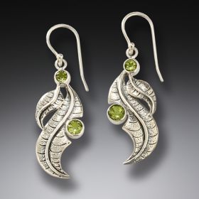 Silver and peridot leaf earrings - <b>Peridot Leaves</b>
