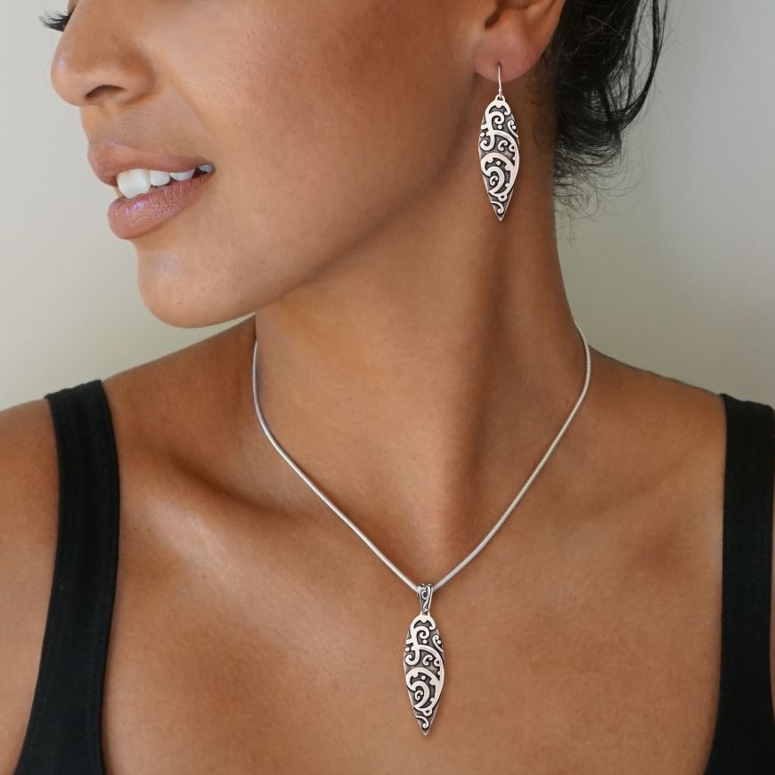 Svinde bort orientering mærke Handmade Silver Surf Necklace - <b>Maori Surf Design</b>